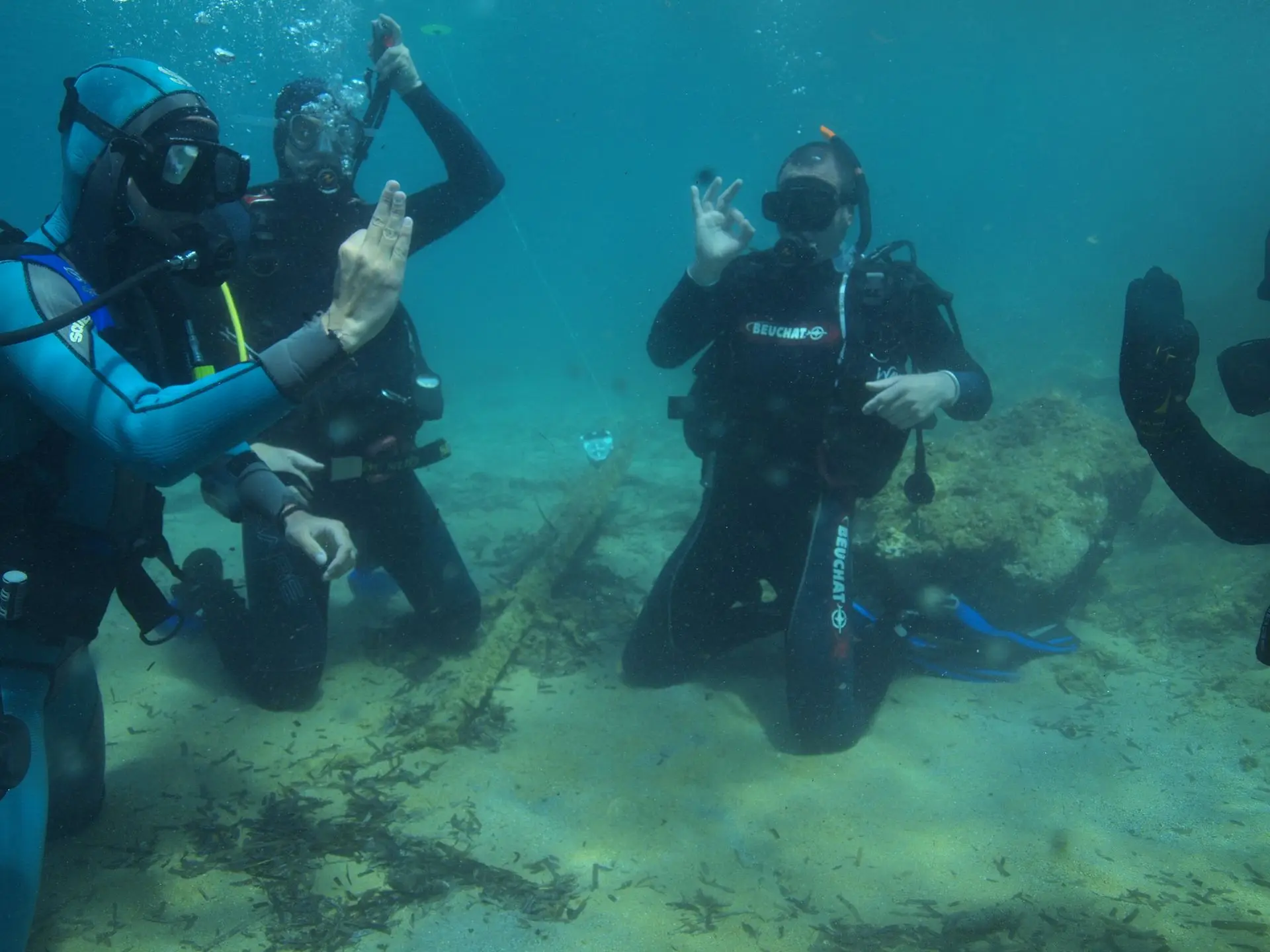 Scuba instructor with his coursists